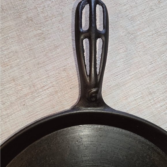 Cast Iron Skillet - Black - Picture 5 of 6